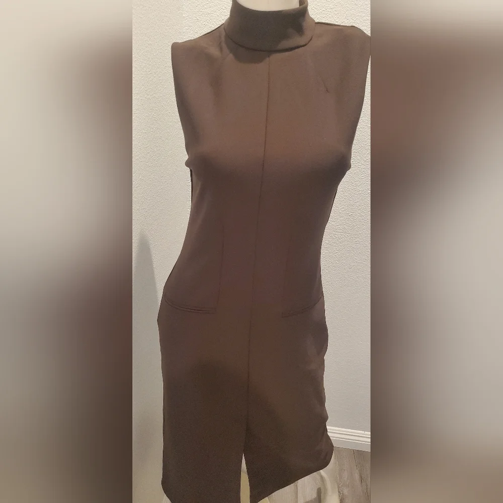 Dresss - Picture 1 of 3